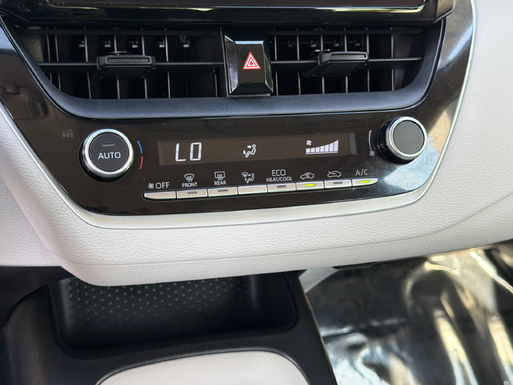 Used 2025 Toyota Corolla LE FWD image 28