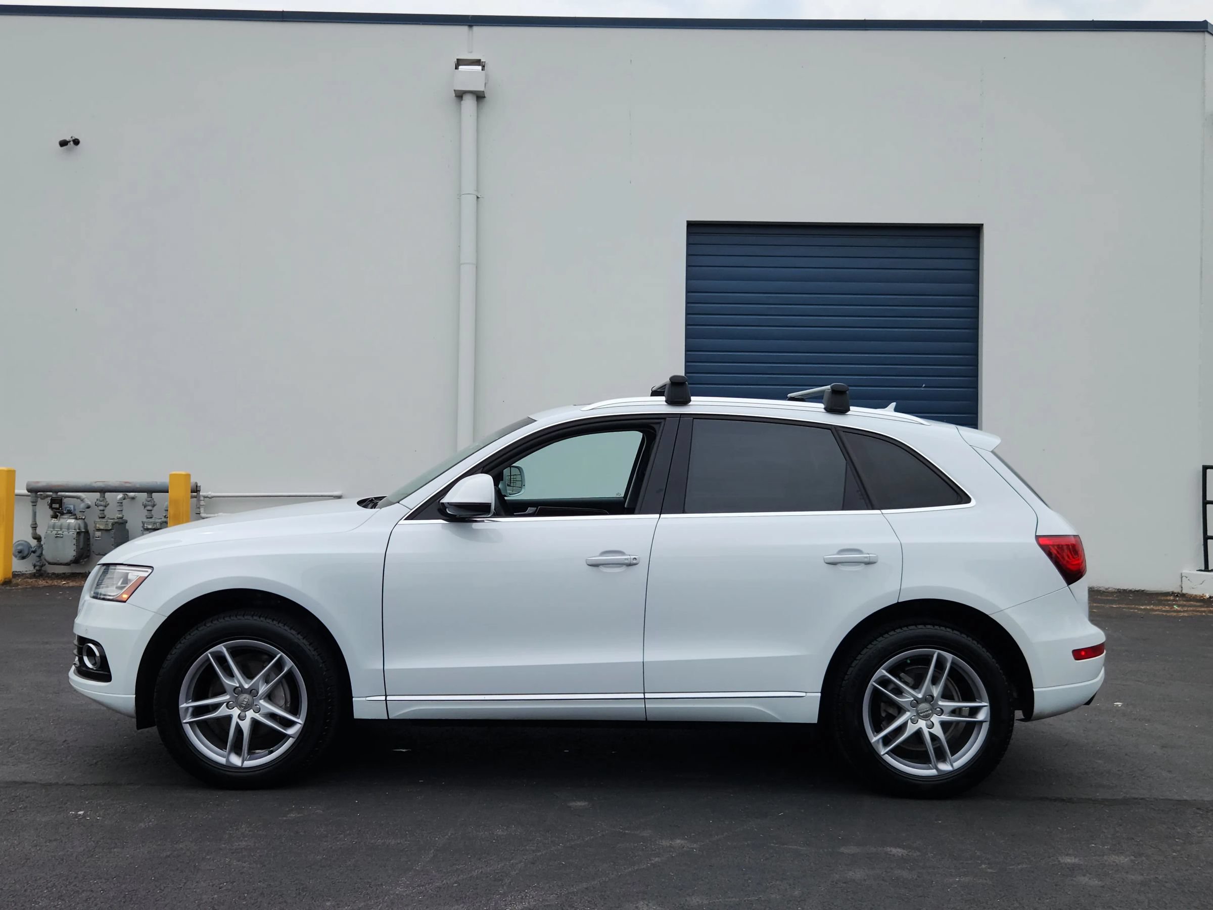 Used 2016 Audi Q5 2.0T Premium Plus w/ Technology Package AWD/4WD image 2