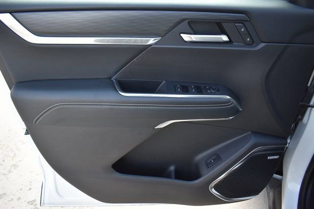 Used 2025 GMC Acadia Elevation image 11