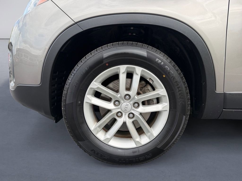 Used 2015 Kia Sorento LX image 9