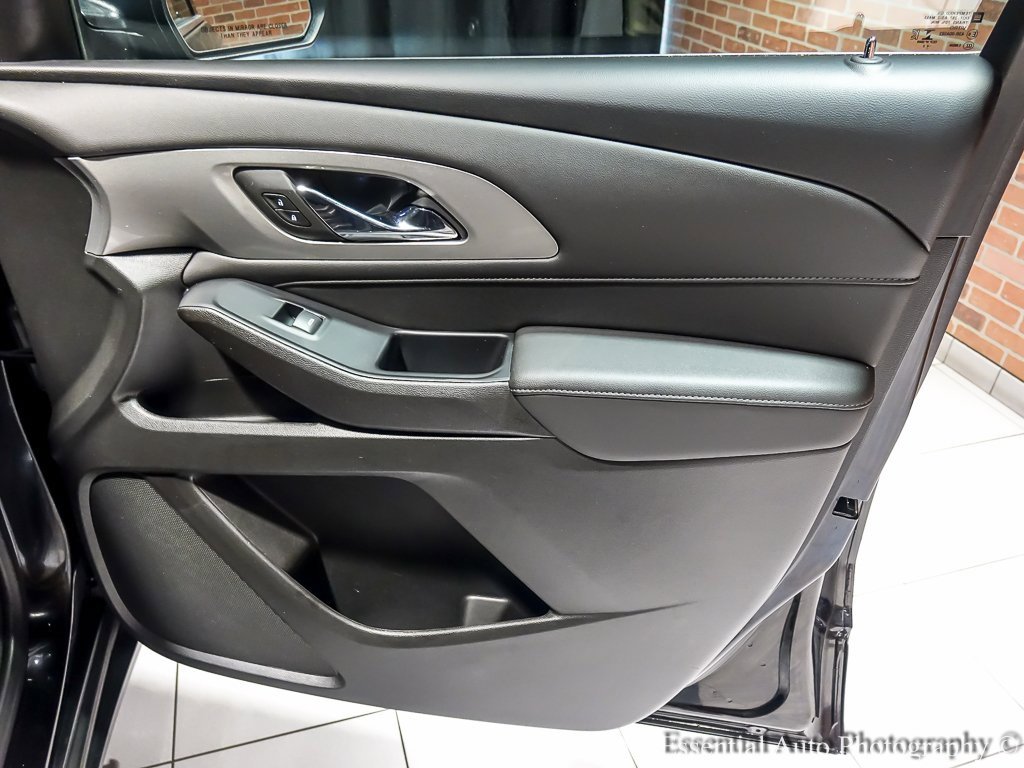 Used 2022 Chevrolet Traverse LT image 32