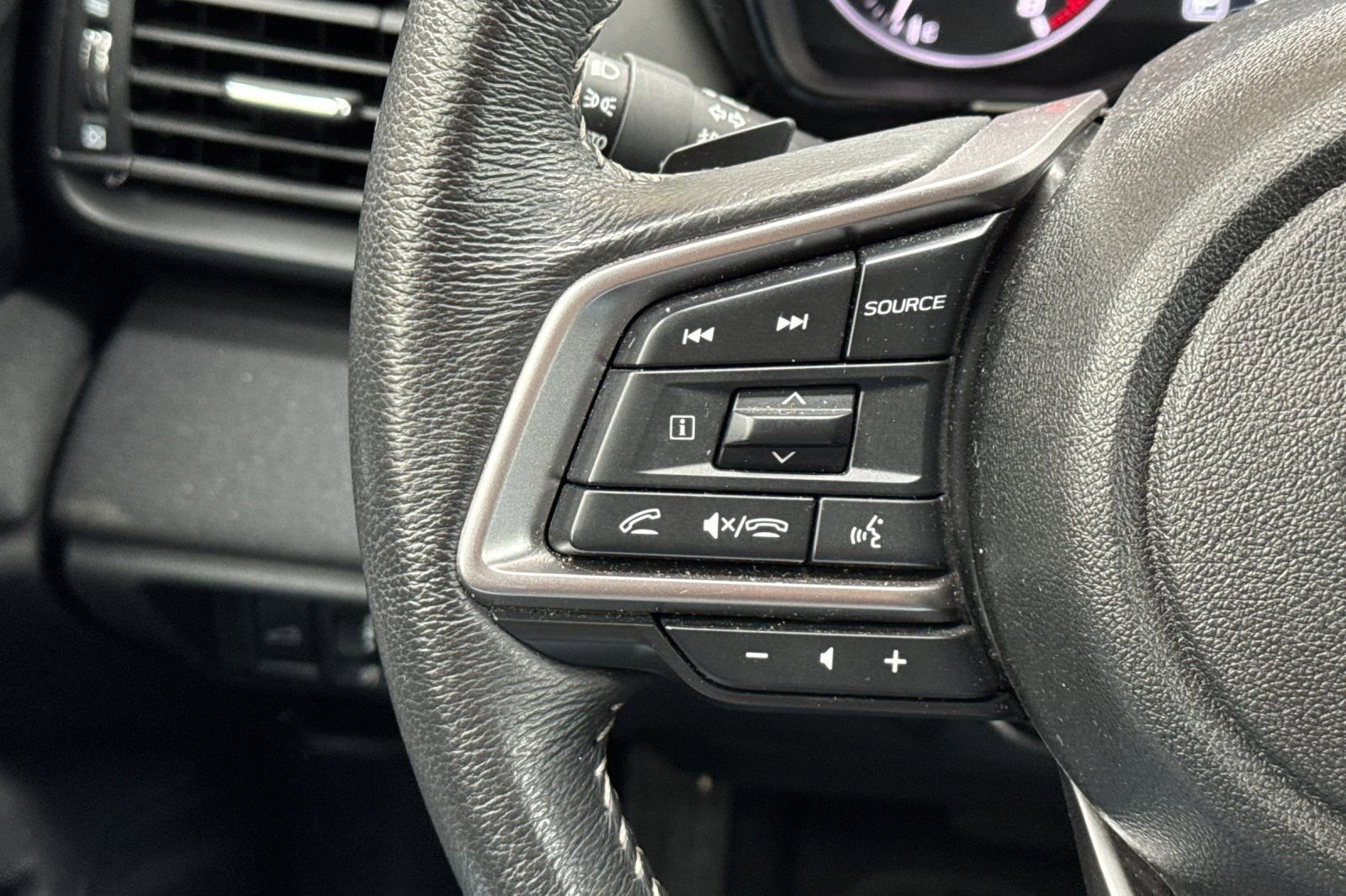 Used 2025 Subaru Outback Premium image 31
