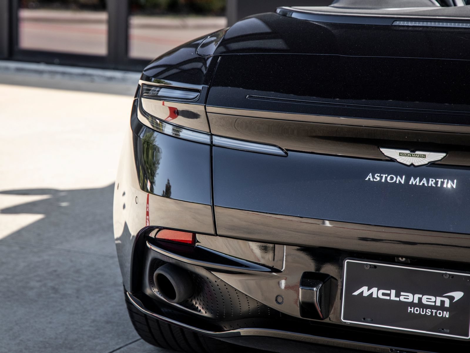 Used 2019 Aston Martin DB11 Volante RWD image 12