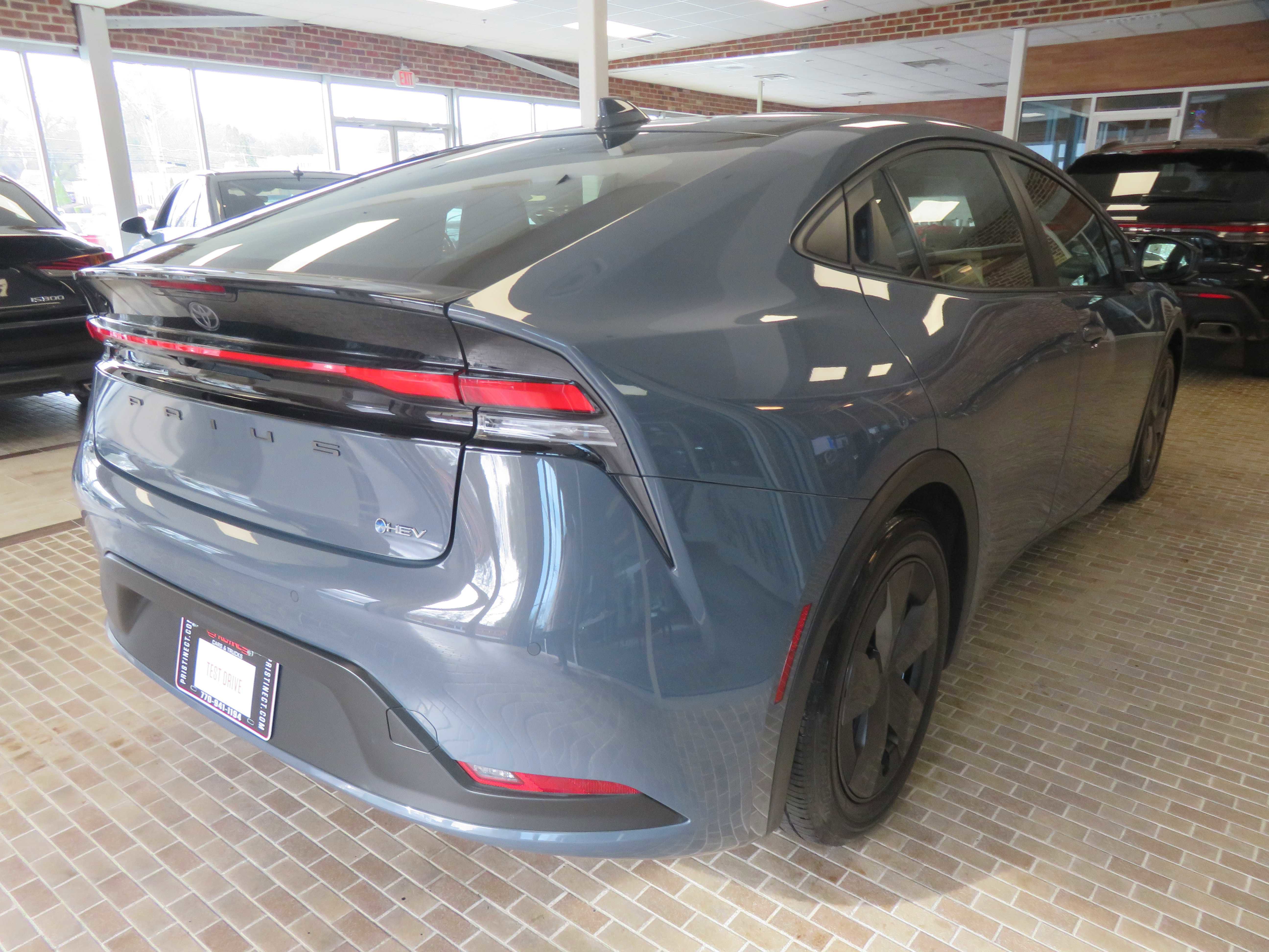 Used 2025 Toyota Prius LE image 4
