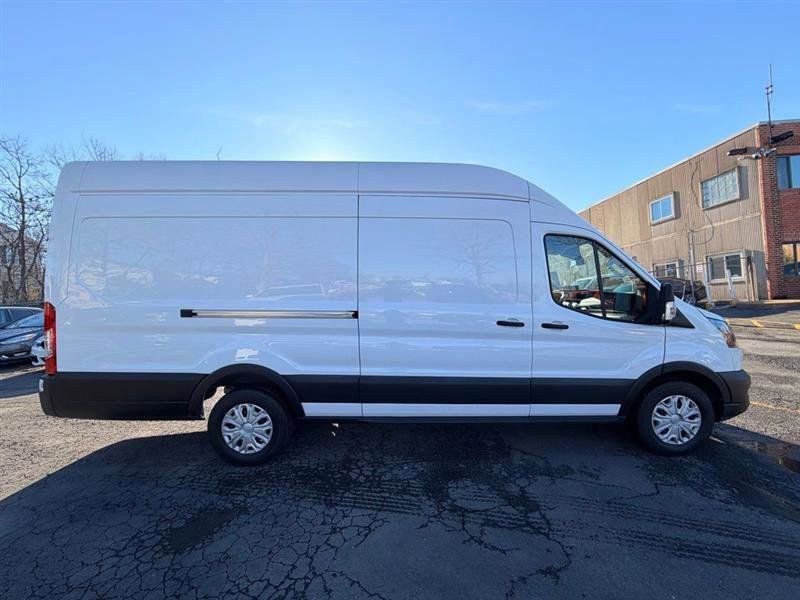 Used 2022 Ford E-Transit 148 High Roof Extended RWD image 6