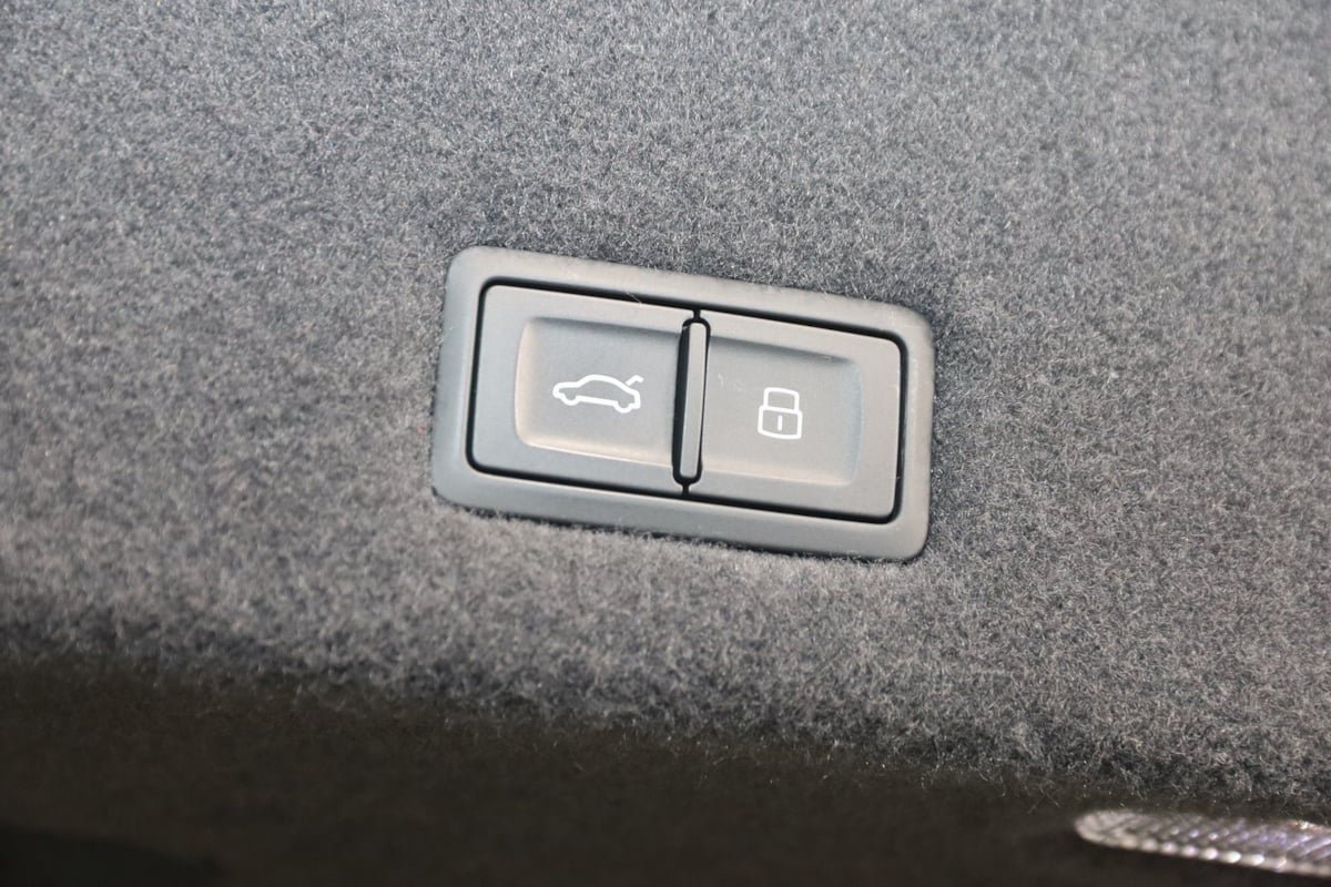 Used 2022 Lamborghini Urus AWD/4WD image 86