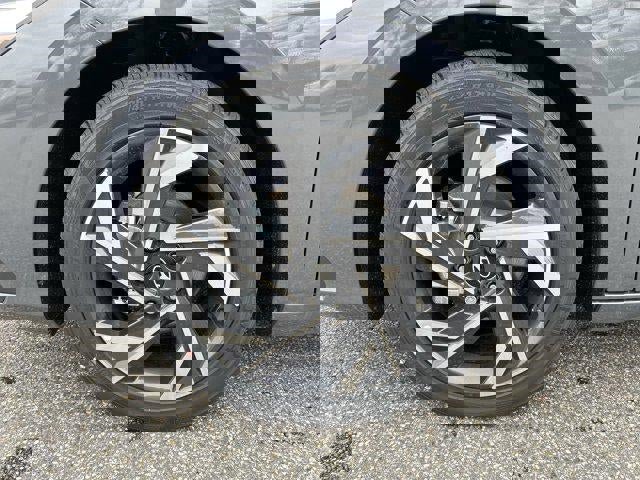 Used 2025 Hyundai Elantra Sport image 38