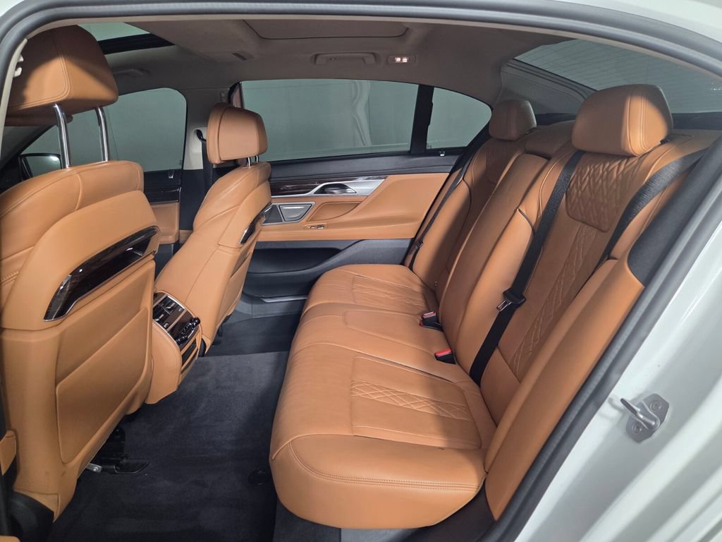 Used 2020 BMW 750i xDrive w/ Autobahn Package AWD/4WD image 22