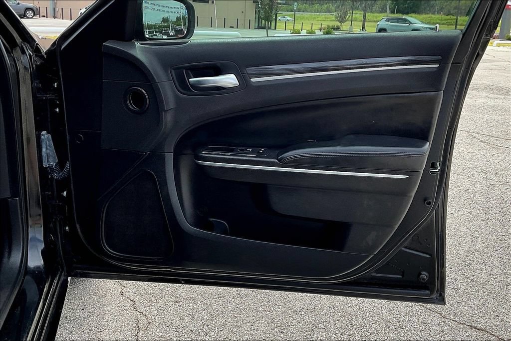 Used 2022 Chrysler 300 Touring w/ Sport Appearance Package RWD image 18