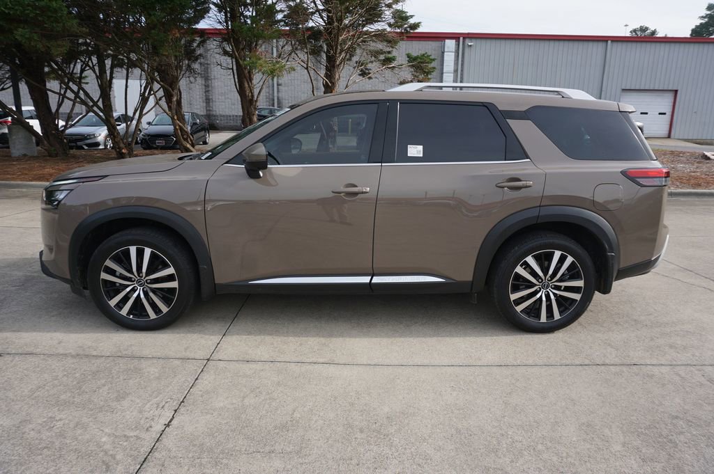 Used 2025 Nissan Pathfinder Platinum FWD image 23