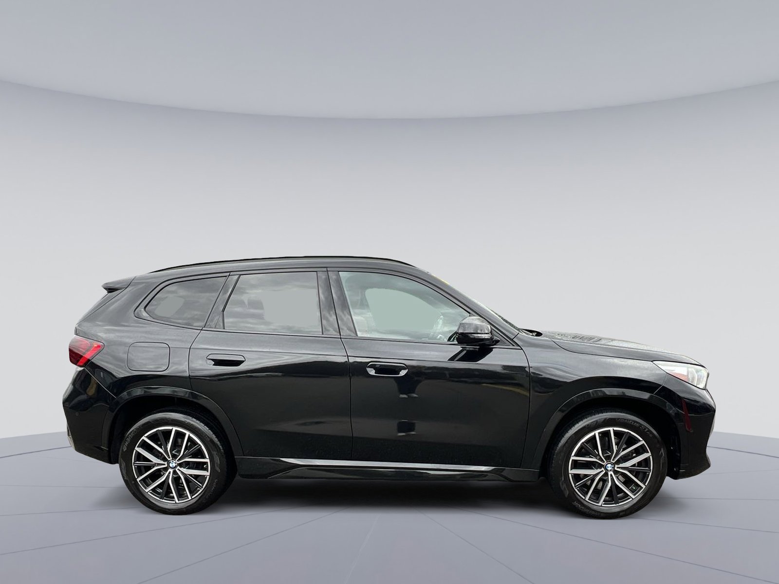 Used 2023 BMW X1 xDrive28i w/ M Sport Package image 10