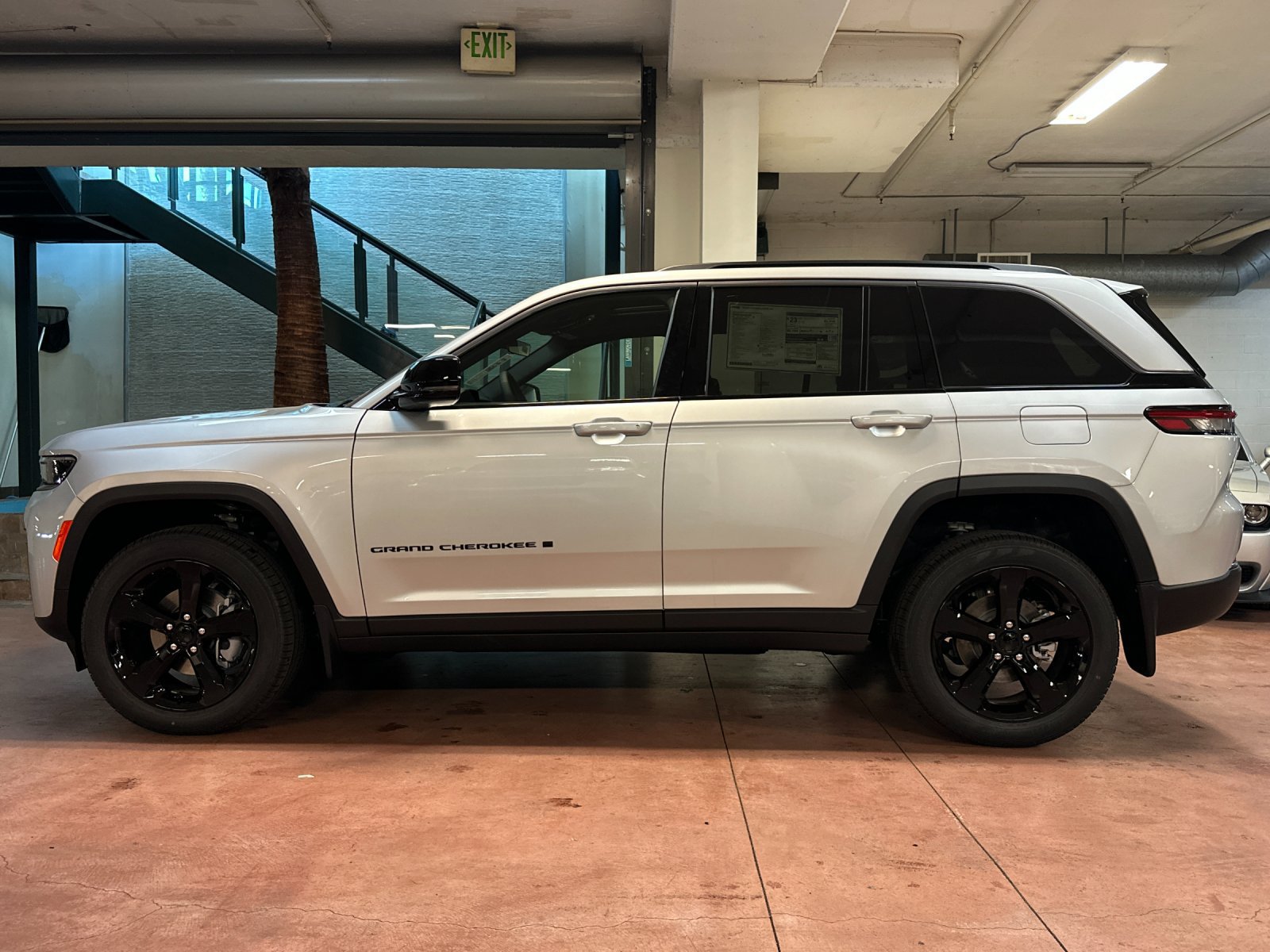 New 2026 Jeep Grand Cherokee Limited w/ Limited Altitude Package AWD/4WD image 2