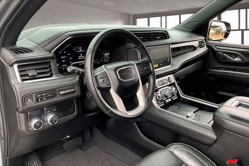 Used 2024 GMC Yukon XL Denali RWD image 17