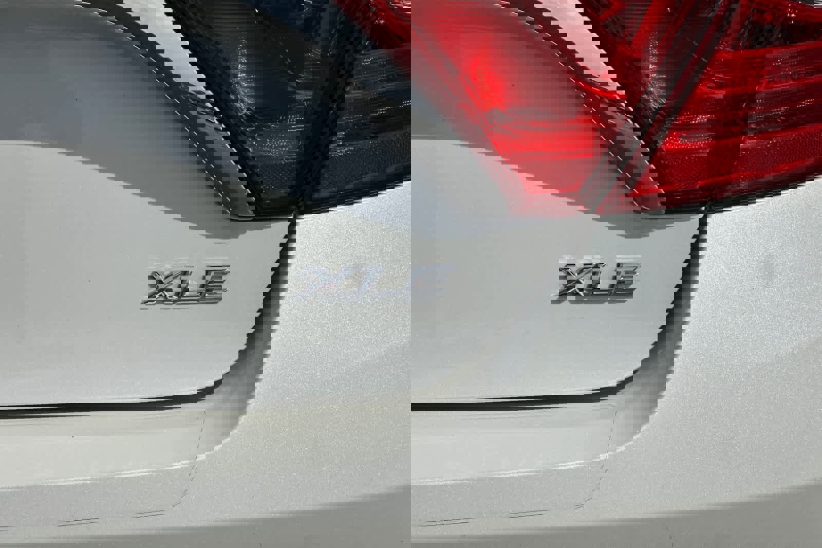 Used 2017 Toyota Camry XLE image 32