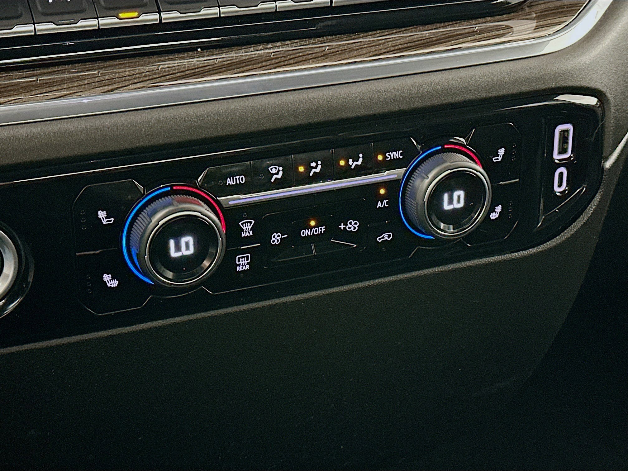 Used 2024 Chevrolet Silverado 1500 LT image 23