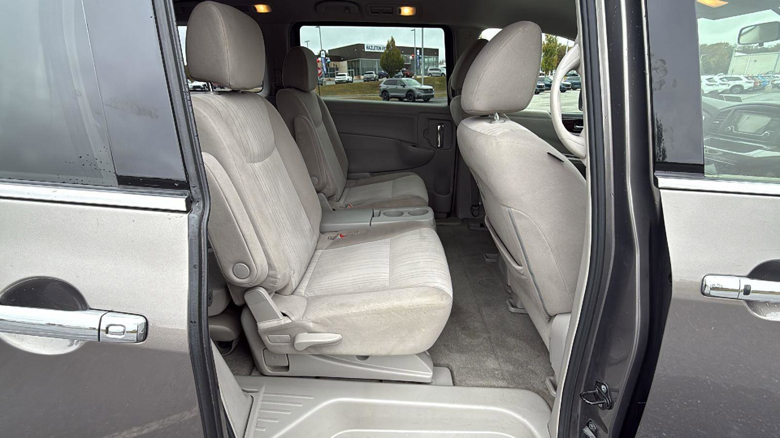 Used 2015 Nissan Quest SV image 18
