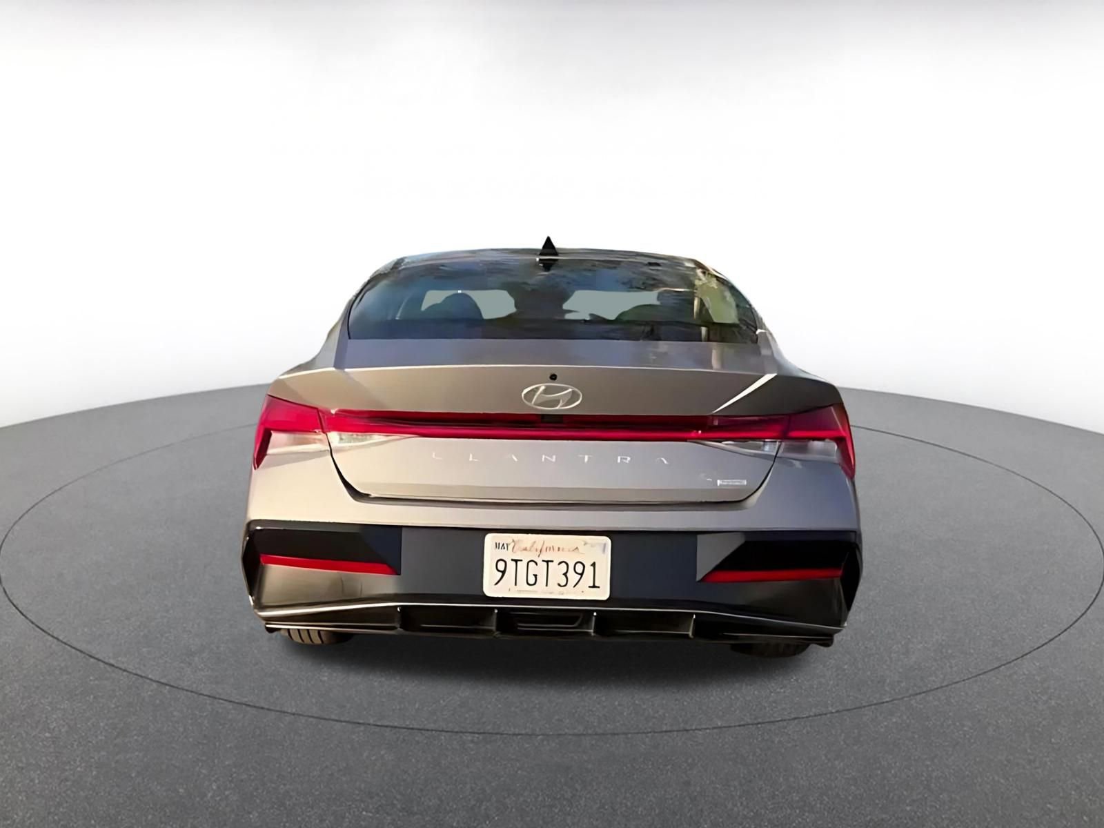 Used 2025 Hyundai Elantra Limited image 12