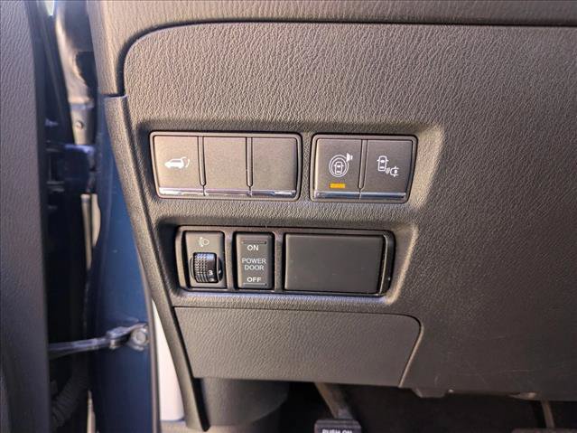 Used 2017 INFINITI QX80 4WD w/ Driver Assistance Package image 8