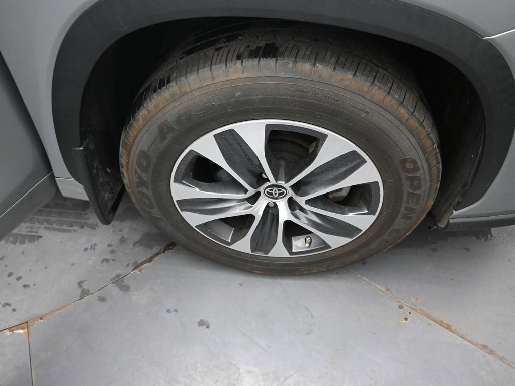 Used 2023 Toyota Highlander XLE image 42