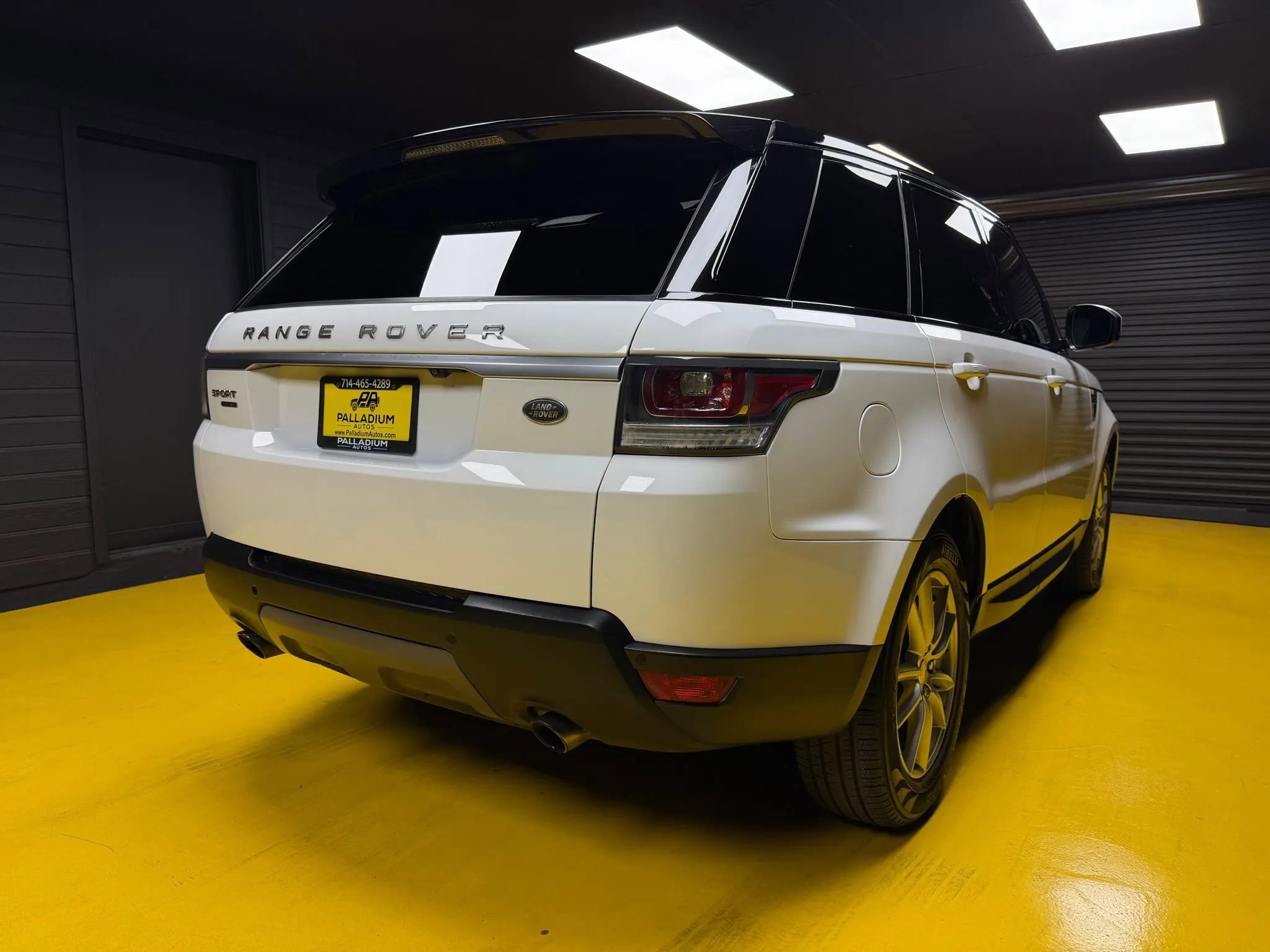 Used 2014 Land Rover Range Rover Sport SE image 6