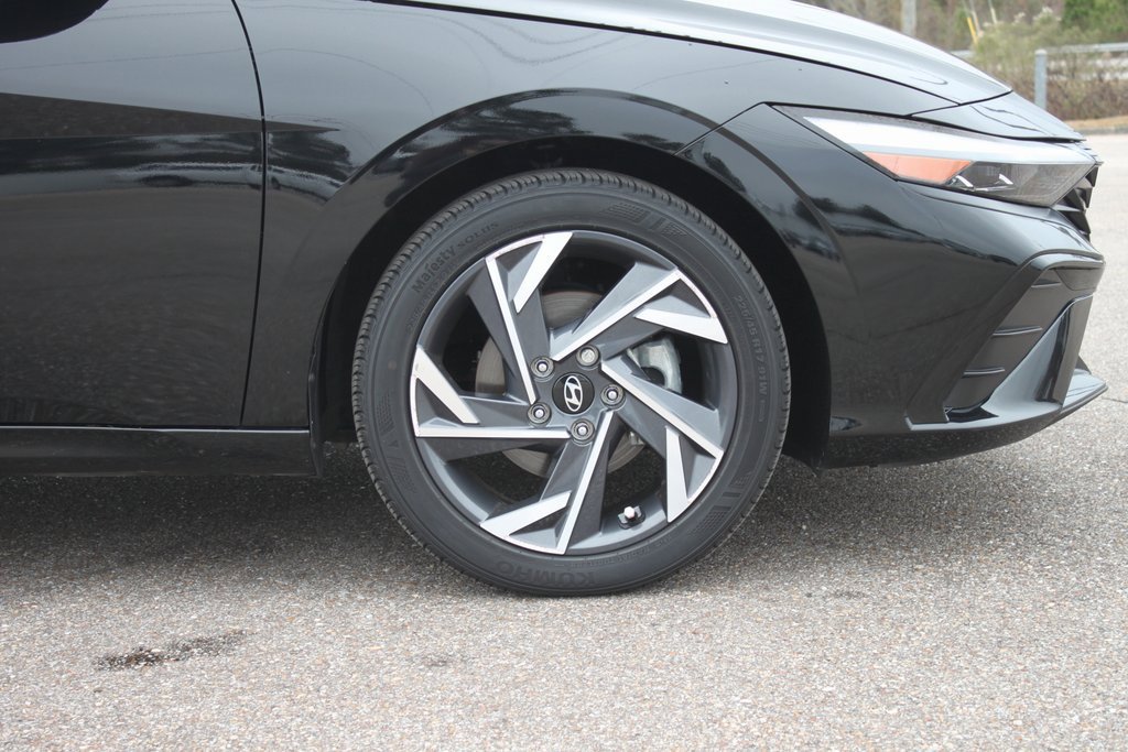 Used 2024 Hyundai Elantra SEL w/ Convenience Package image 4