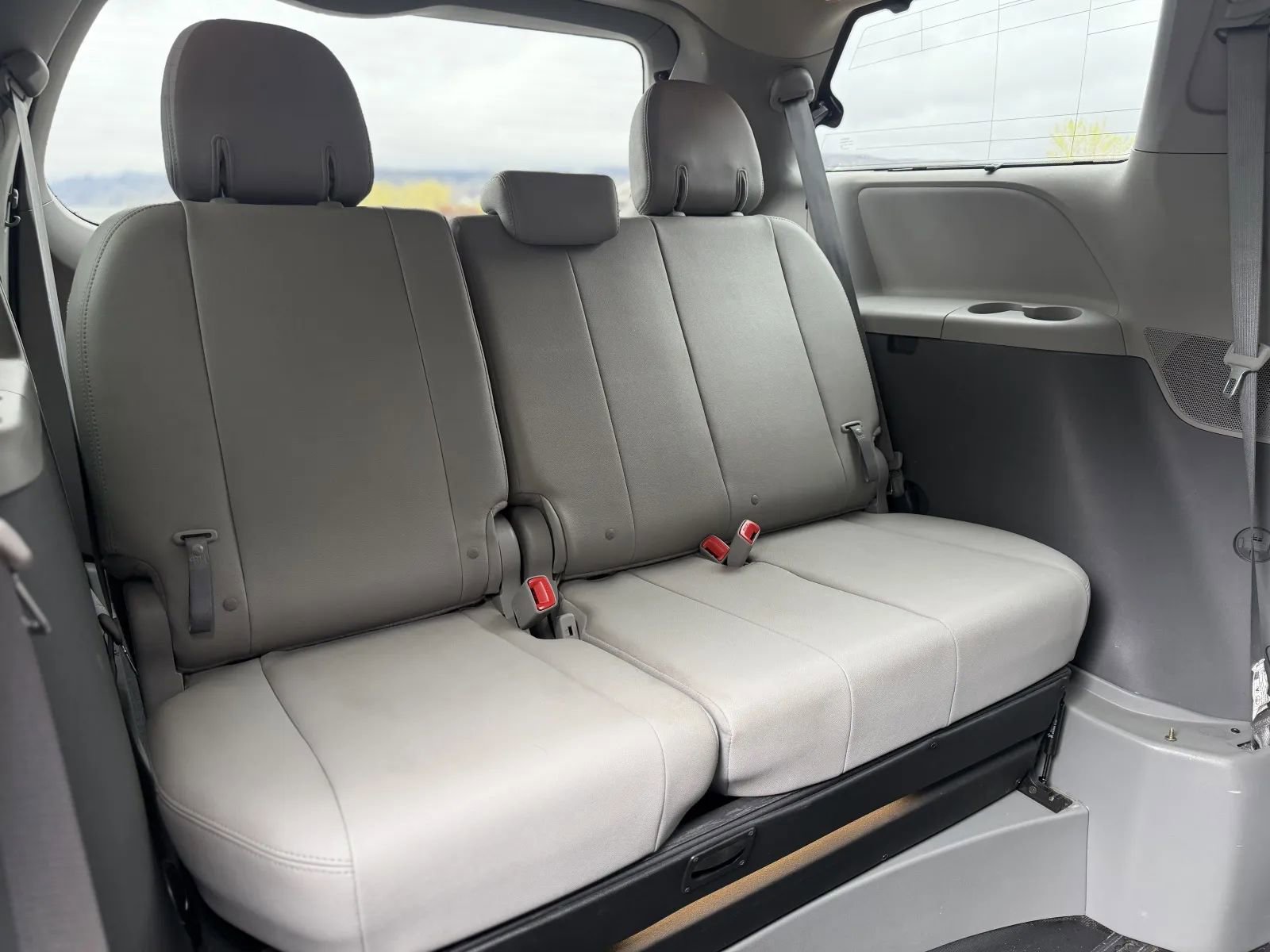 Used 2019 Toyota Sienna XLE w/ XLE Navigation Package FWD image 21