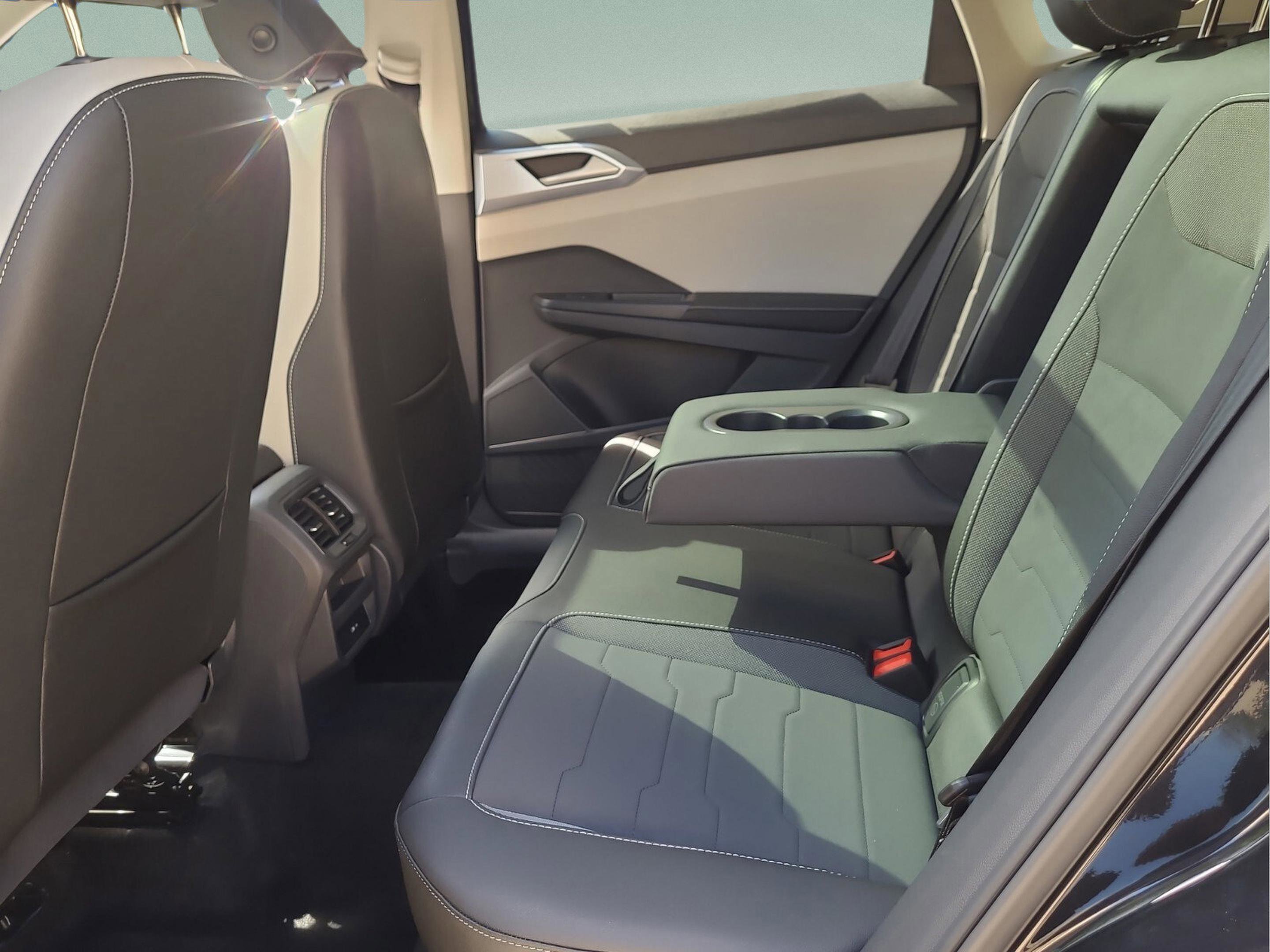 New 2025 Volkswagen Taos SE image 9