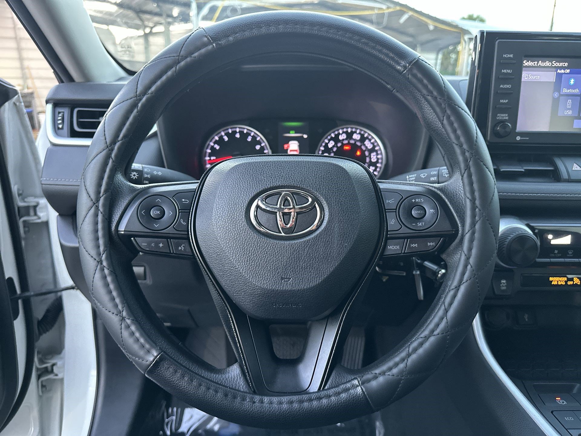 Used 2021 Toyota RAV4 LE FWD image 11