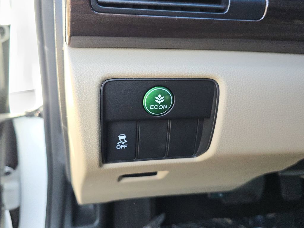 Used 2016 Honda Accord EX image 32