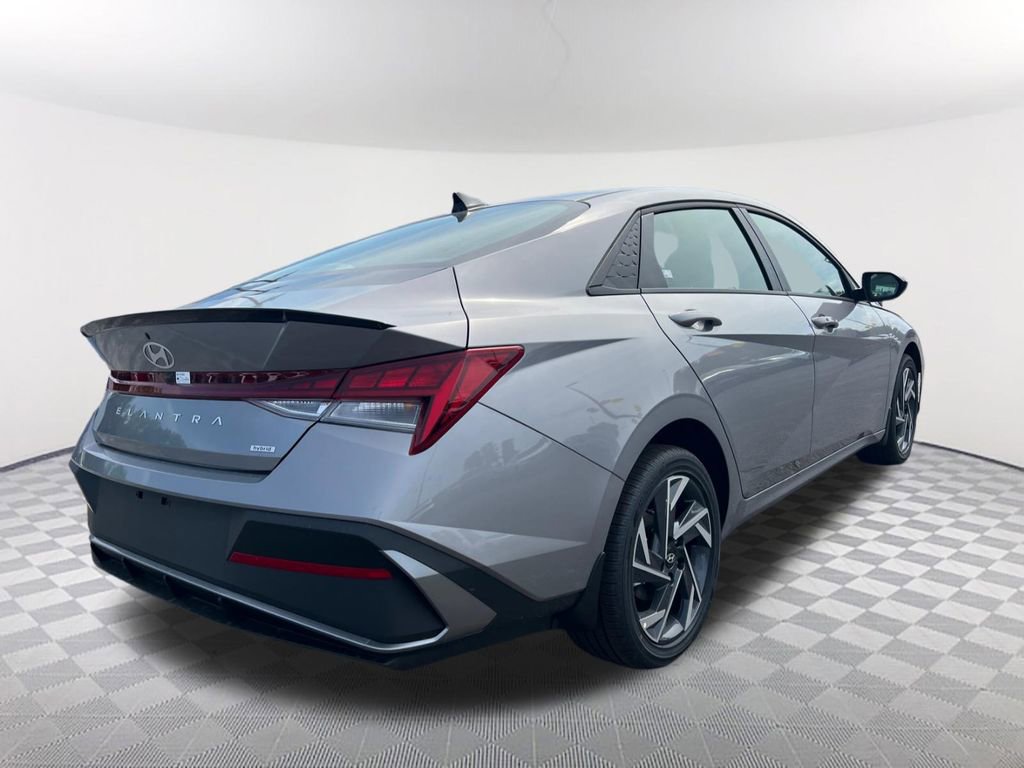 Certified 2025 Hyundai Elantra SEL FWD image 5