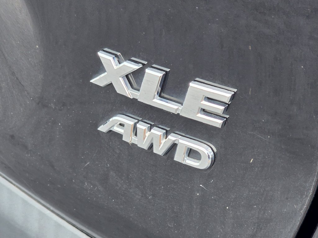 Used 2025 Toyota RAV4 XLE AWD/4WD image 12