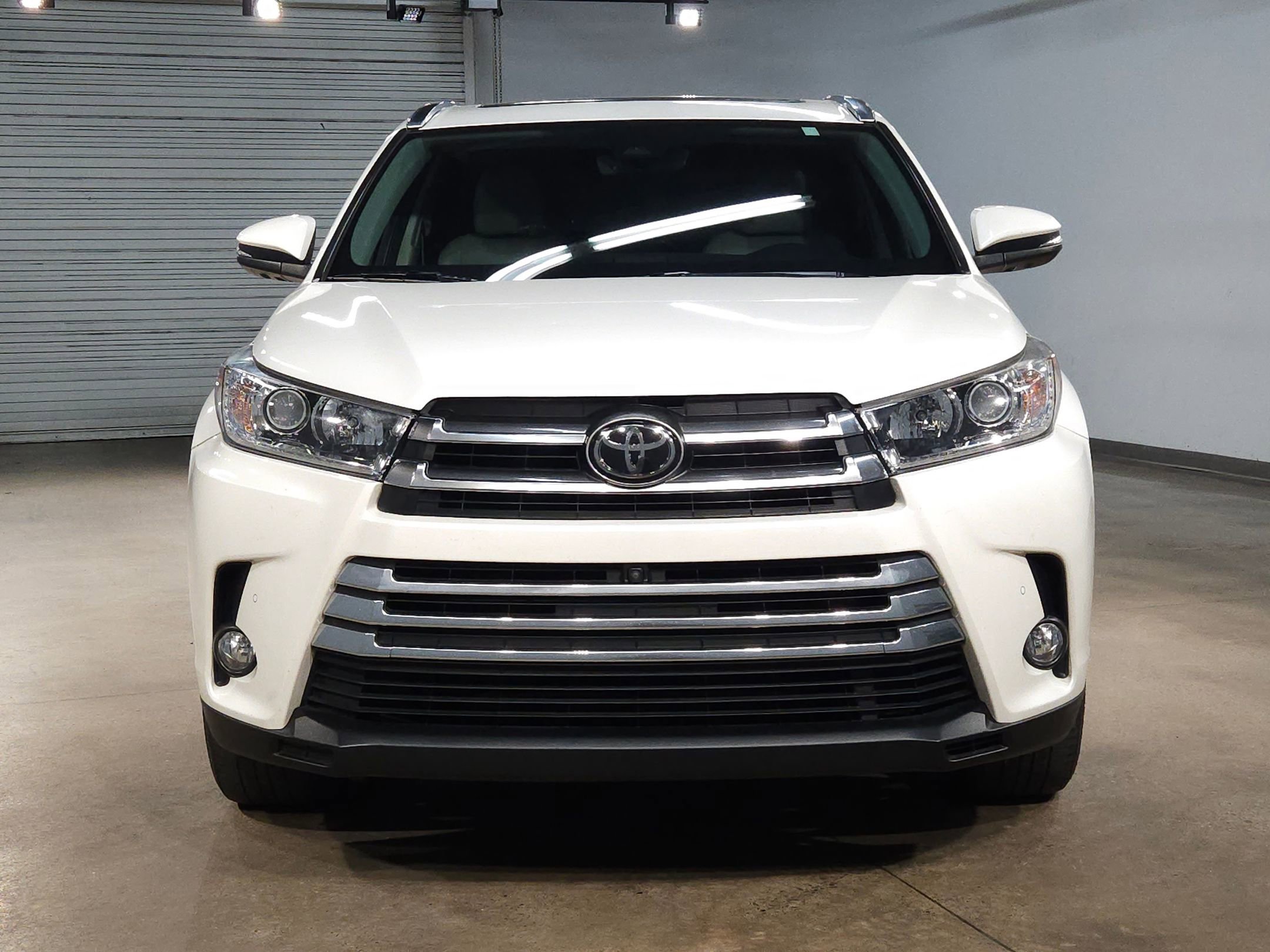Used 2017 Toyota Highlander Limited Platinum image 2