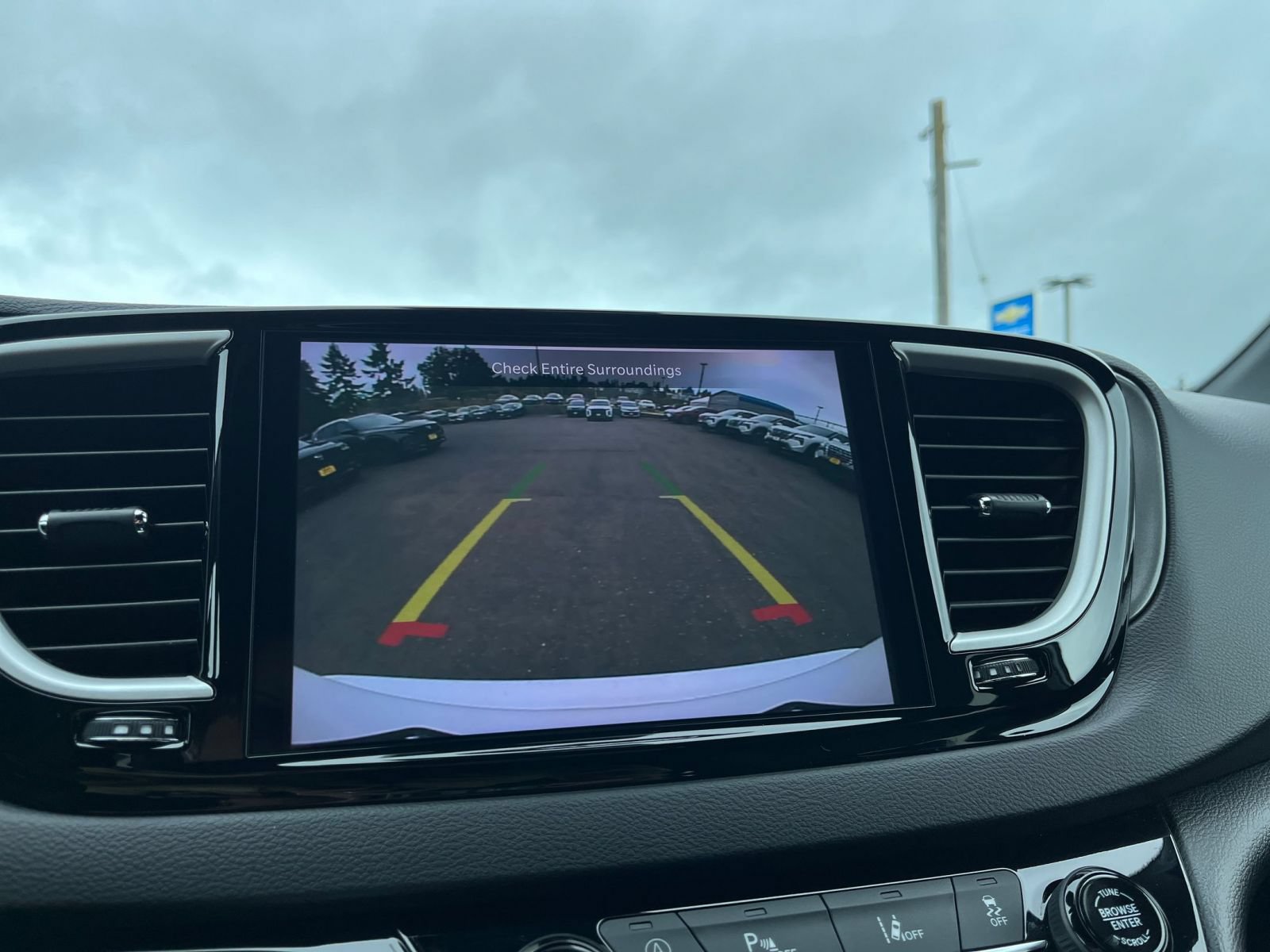 Used 2025 Chrysler Pacifica Select FWD image 25