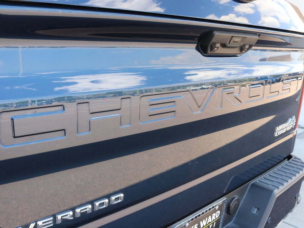 Used 2023 Chevrolet Silverado 1500 High Country w/ High Country Premium Package AWD/4WD image 35