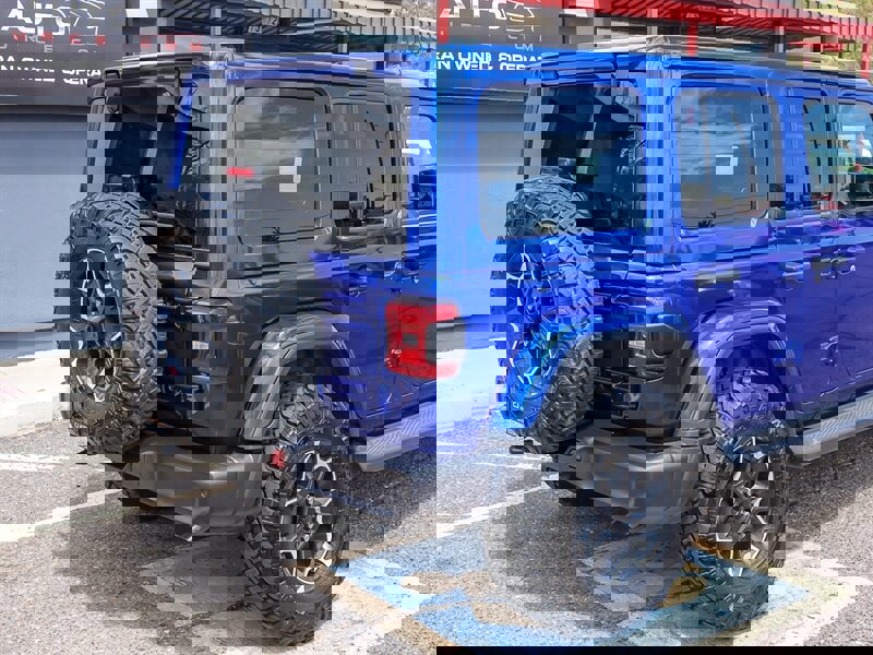 Used 2018 Jeep Wrangler Unlimited Sahara image 9