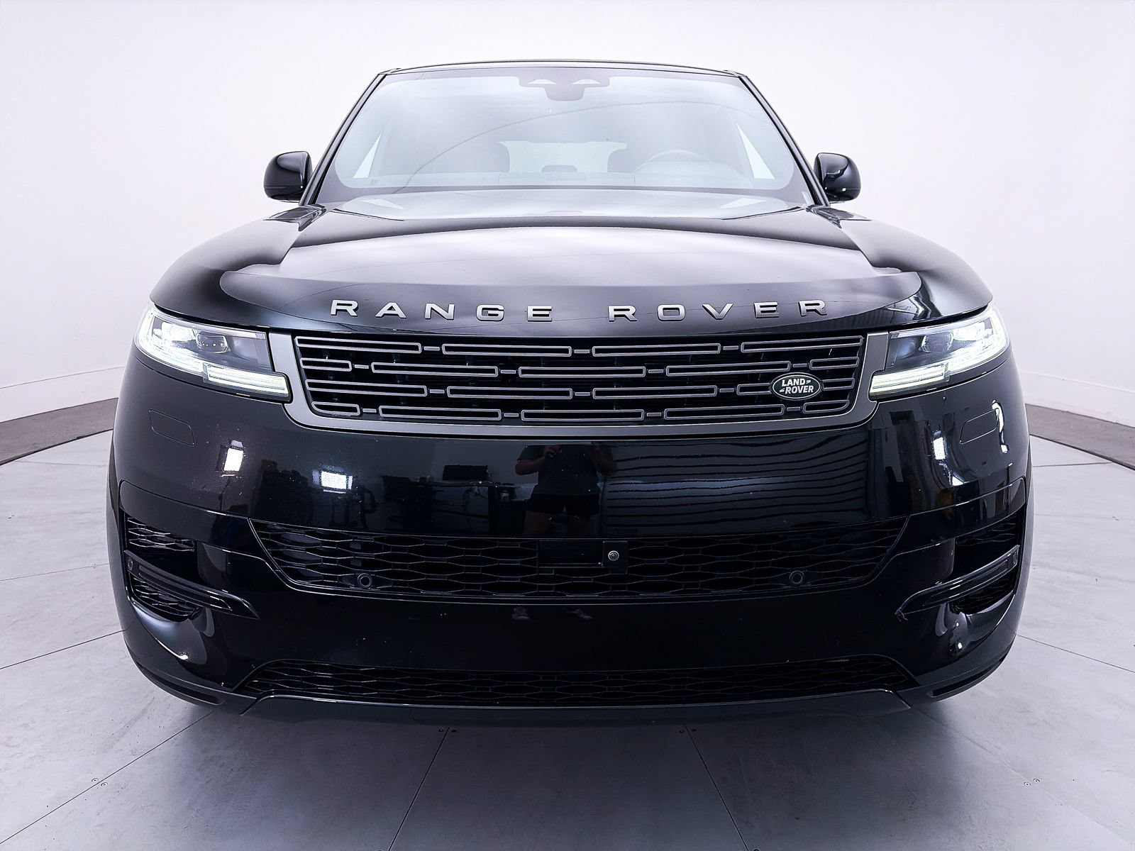 Used 2024 Land Rover Range Rover Sport SE AWD/4WD image 13
