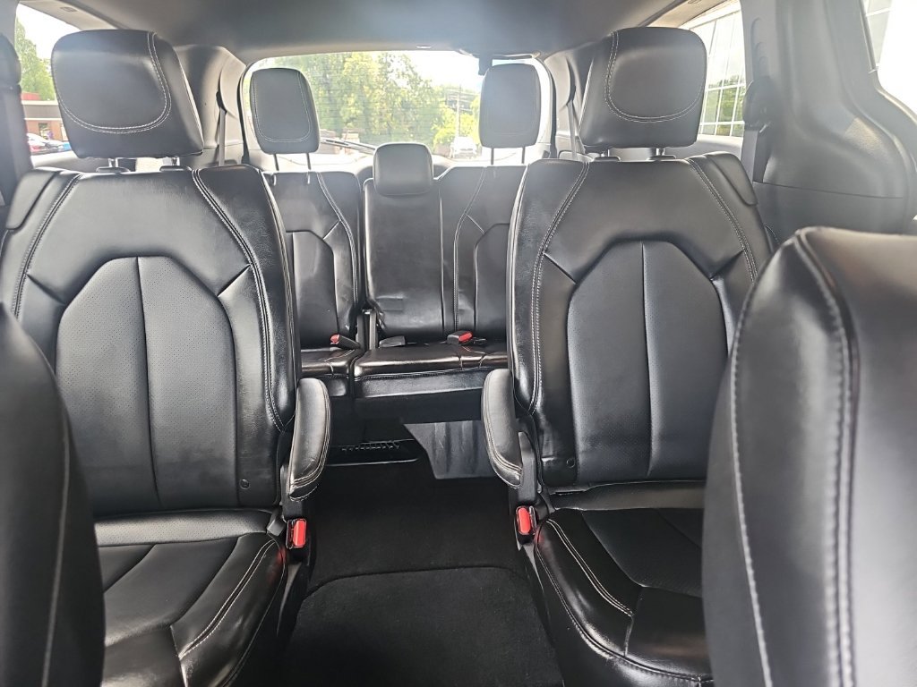 Used 2025 Chrysler Pacifica Select FWD image 10