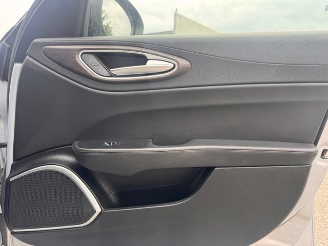 Used 2021 Alfa Romeo Giulia Ti w/ Nero Edizione RWD image 33