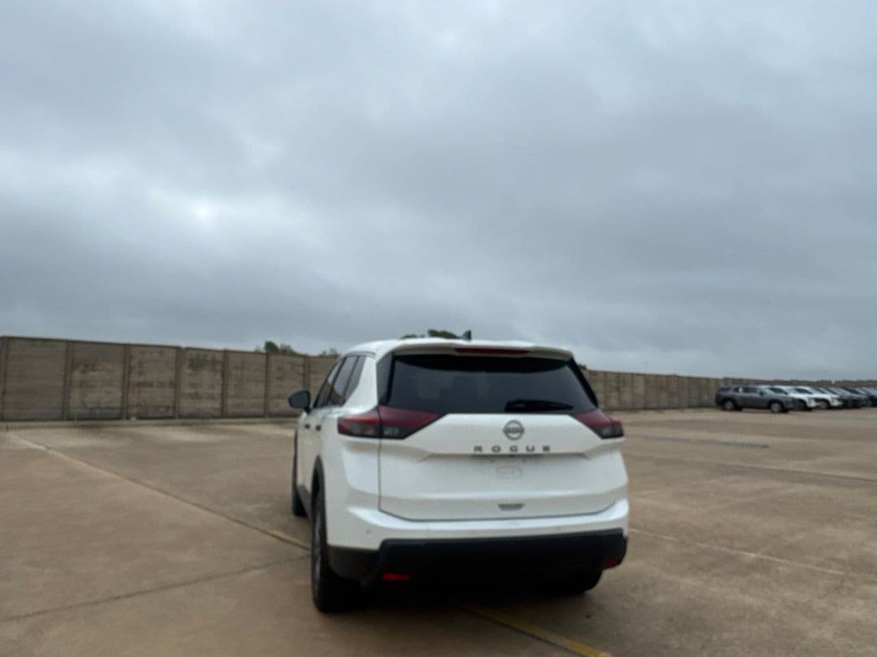 Used 2024 Nissan Rogue S AWD/4WD image 19