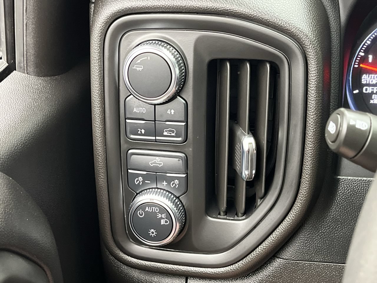 Certified 2024 GMC Sierra 1500 Pro w/ Graphite Edition AWD/4WD image 17