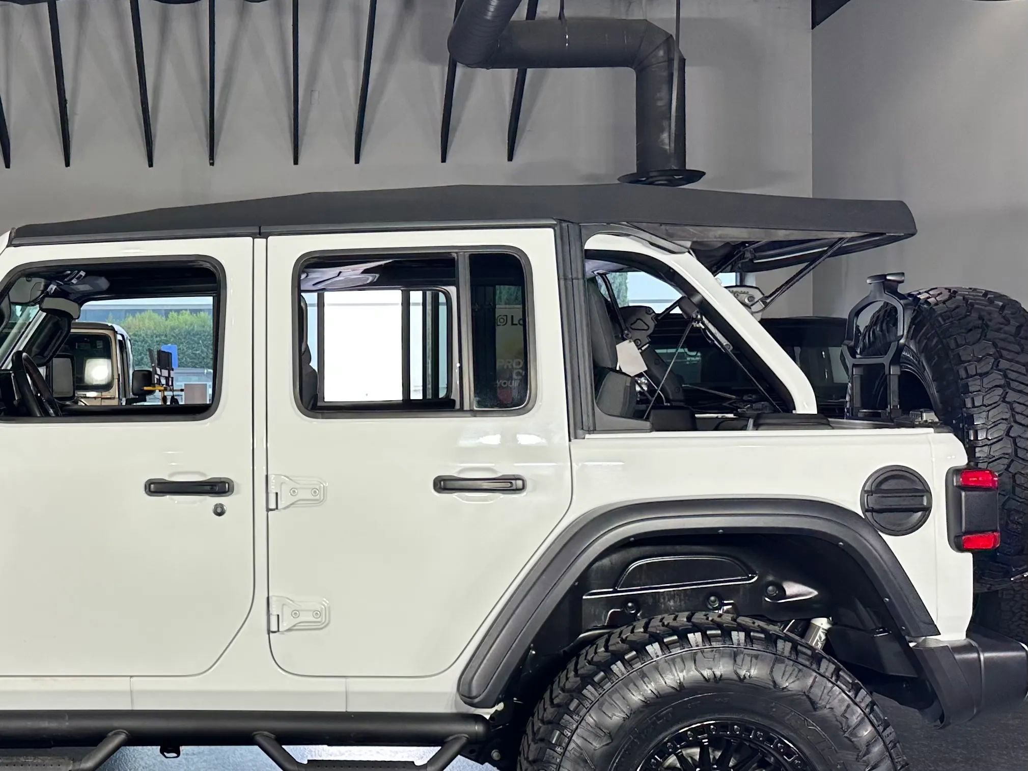 Used 2024 Jeep Wrangler Unlimited Rubicon w/ Convenience Group image 21