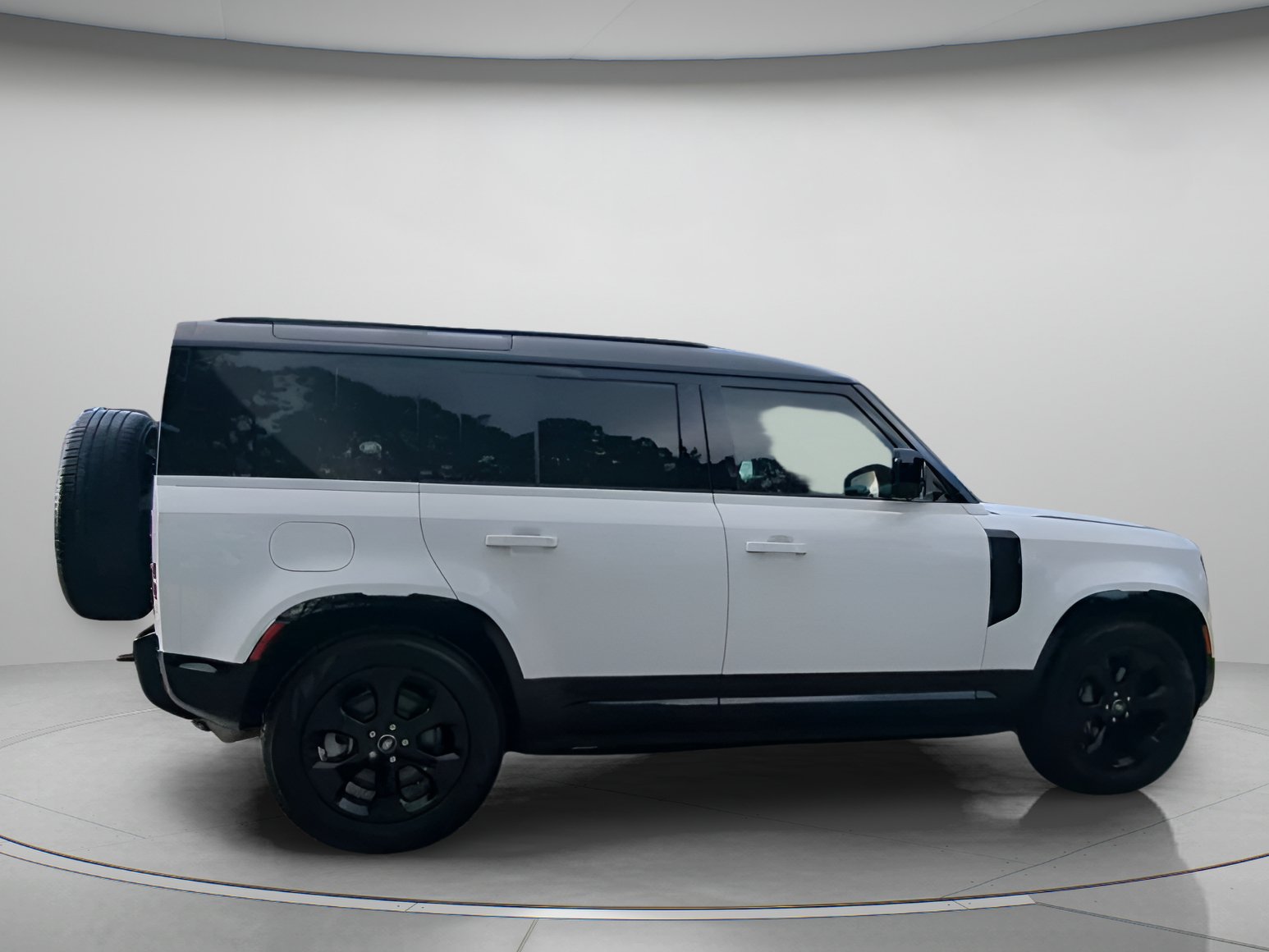 Used 2024 Land Rover Defender 110 X-Dynamic SE AWD/4WD image 31