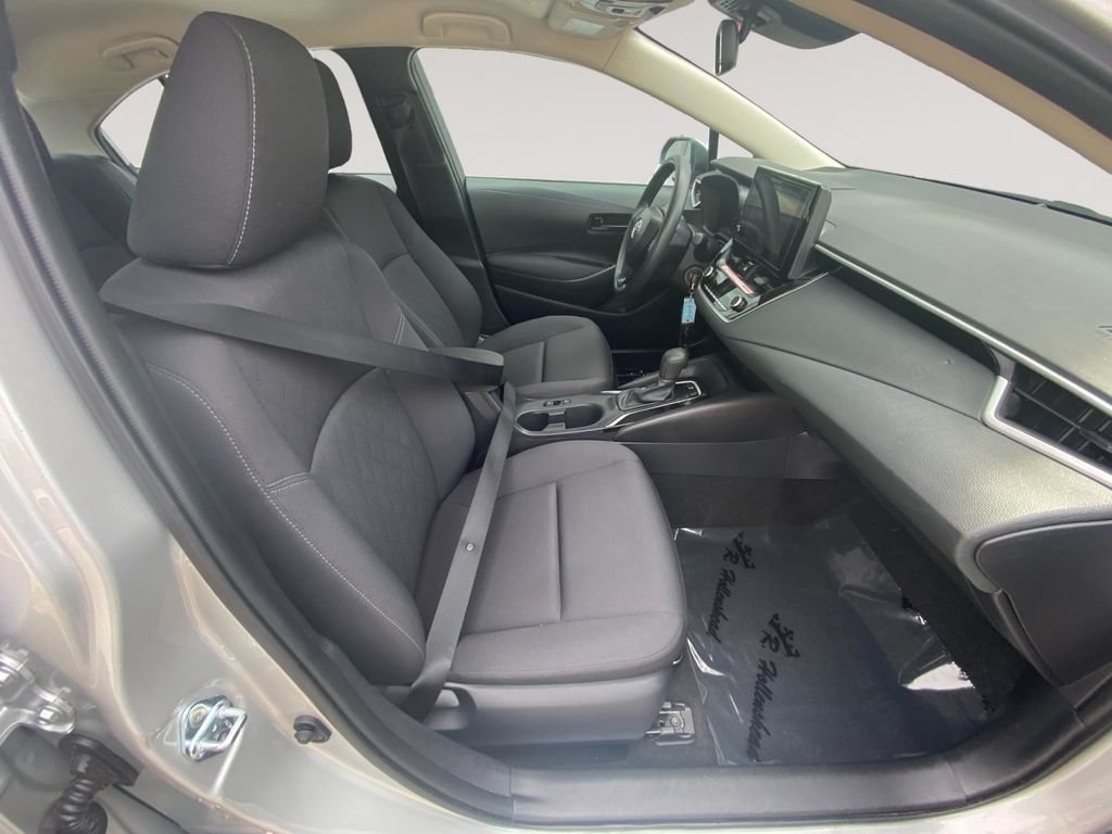 Used 2025 Toyota Corolla LE FWD image 15
