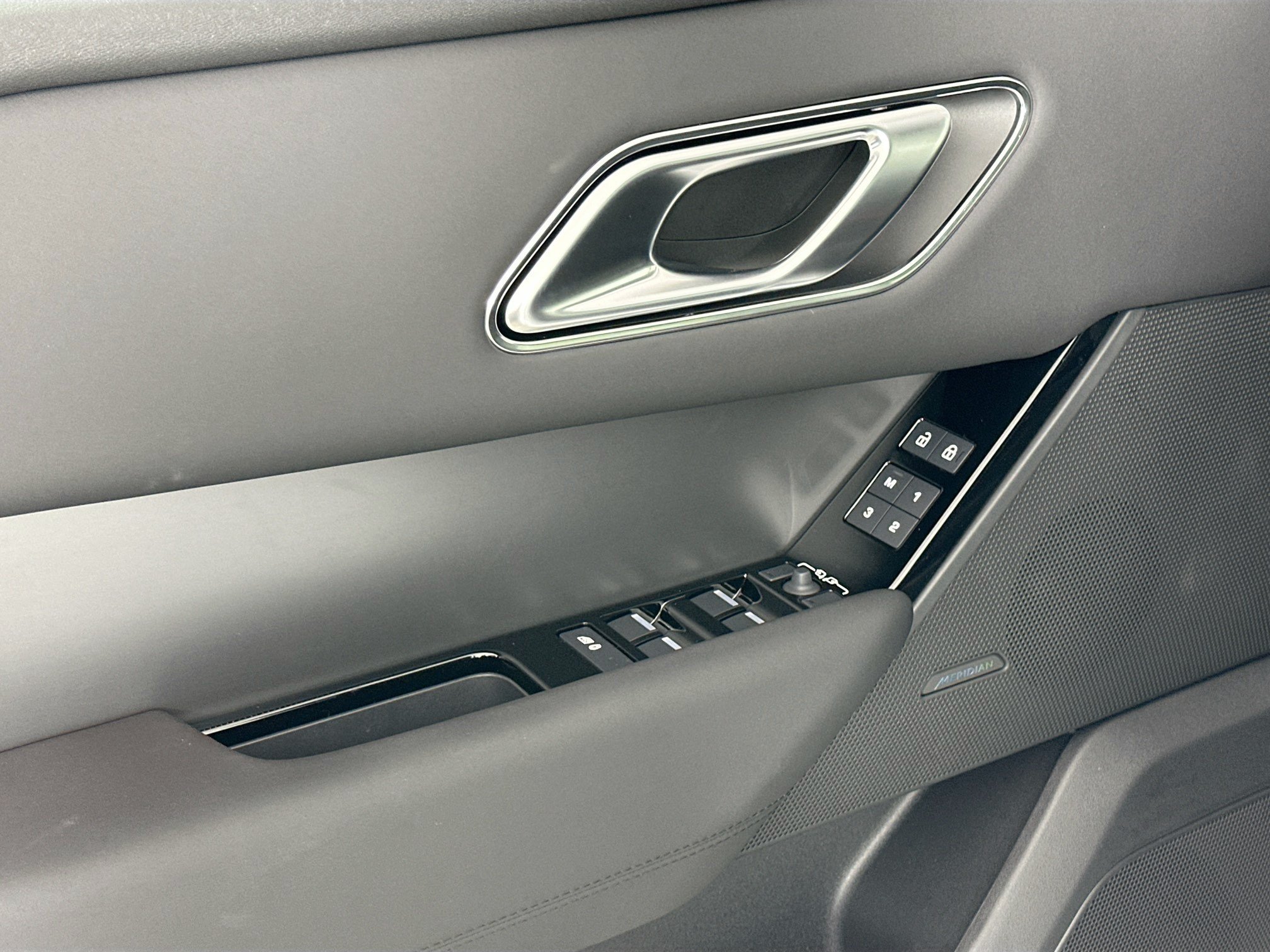 Certified 2026 Land Rover Range Rover Velar S AWD/4WD image 15
