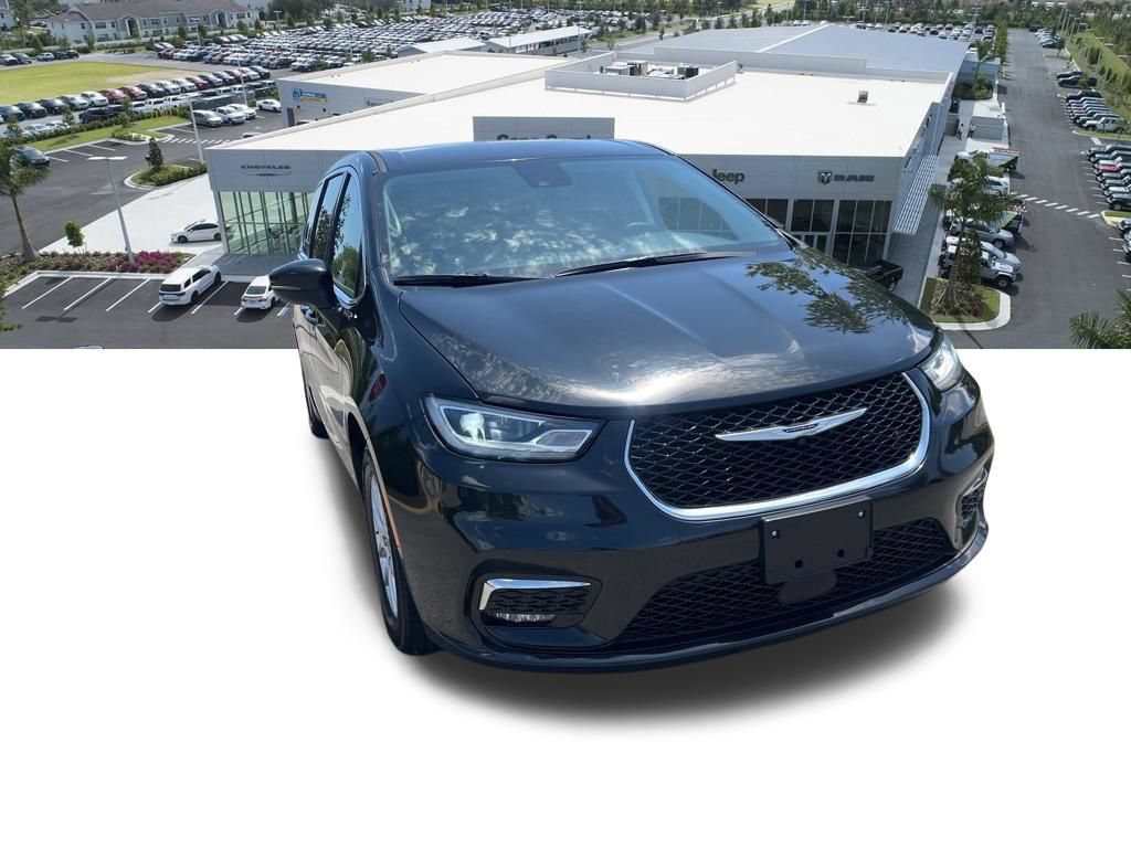 Certified 2023 Chrysler Pacifica Touring-L FWD image 6