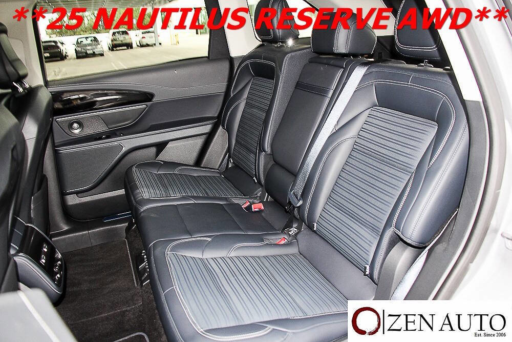 Used 2025 Lincoln Nautilus Reserve image 27