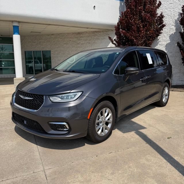 Used 2023 Chrysler Pacifica Touring-L
