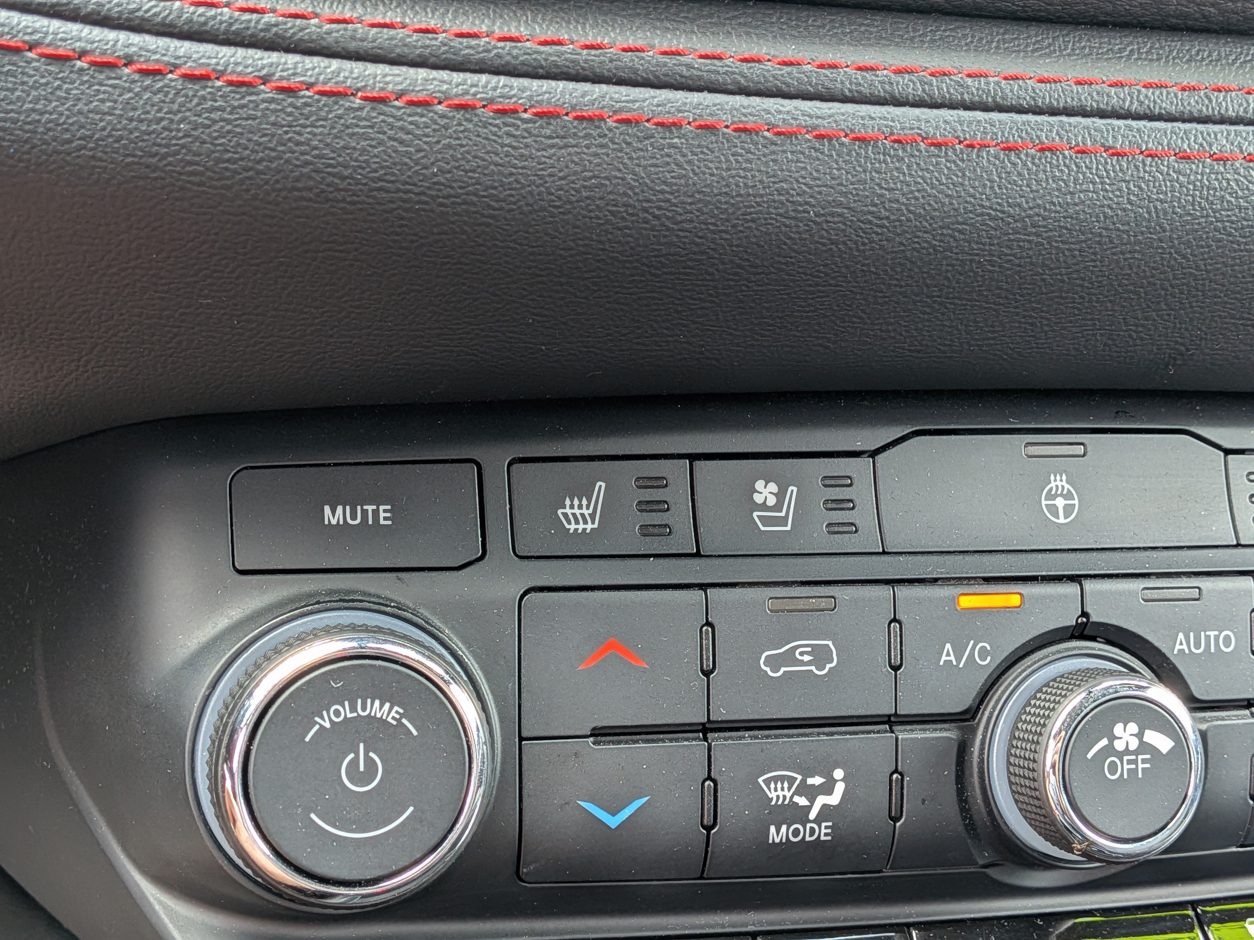 Used 2024 Dodge Durango GT RWD image 31