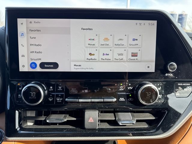 Used 2023 Toyota Highlander Platinum image 29