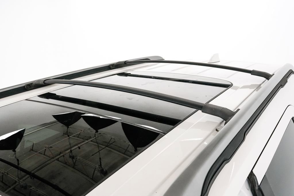 Used 2017 Ford Explorer XLT w/ Equipment Group 202A image 5